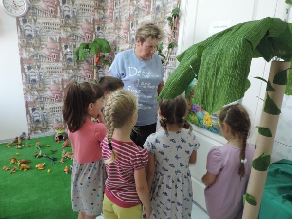 С 29 июня в нашем ДОУ открылся мини музей - «Эра динозавров».